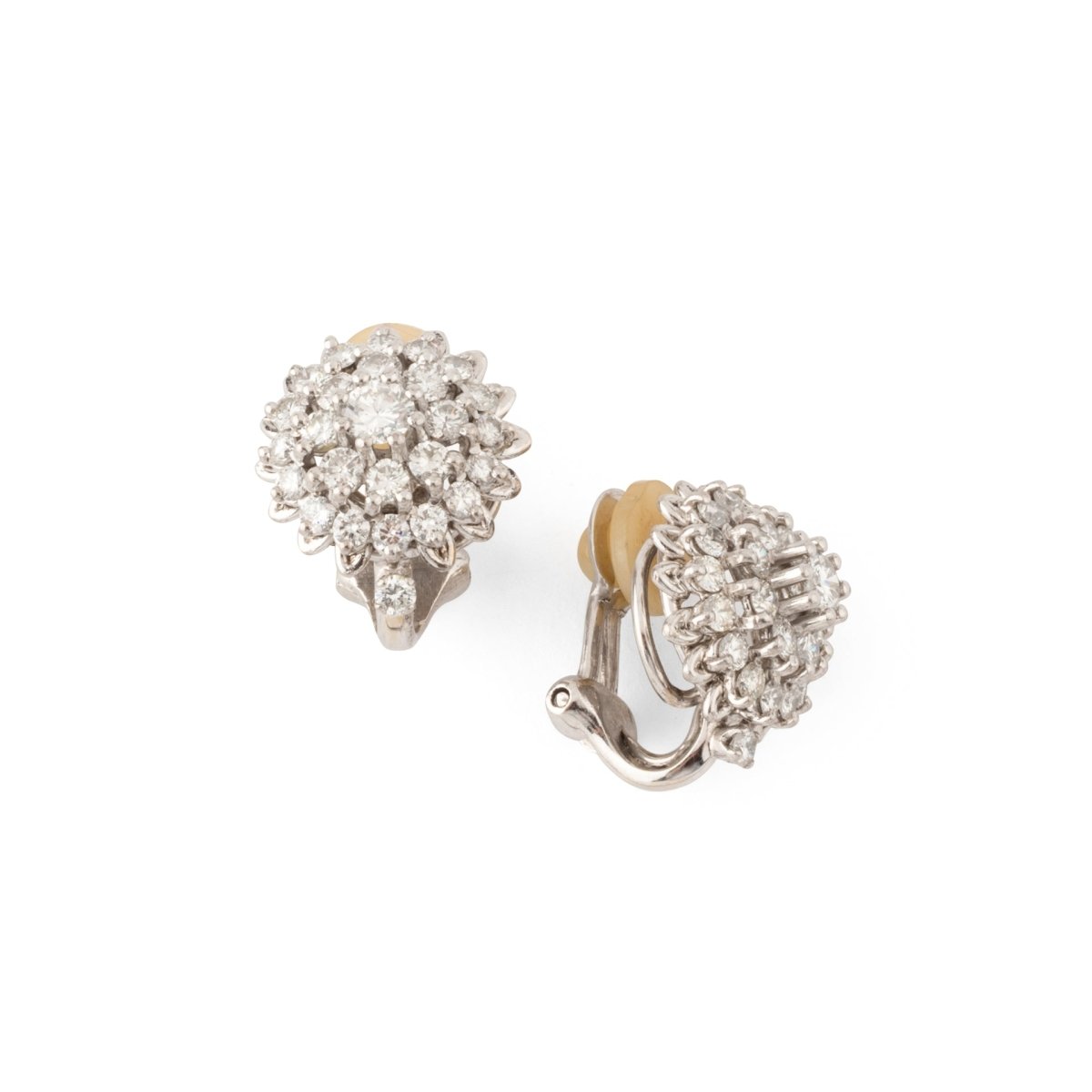 Paire de clips d’oreilles en or blanc et diamants - Castafiore
