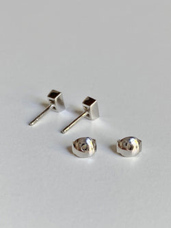Paire de puces d’oreilles en or blanc 18k et diamants - Castafiore