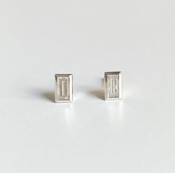 Paire de puces d’oreilles en or blanc 18k et diamants - Castafiore