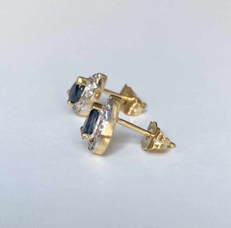 Paire de puces d'oreilles en or Gris et jaune 18k saphirs et diamants - Castafiore
