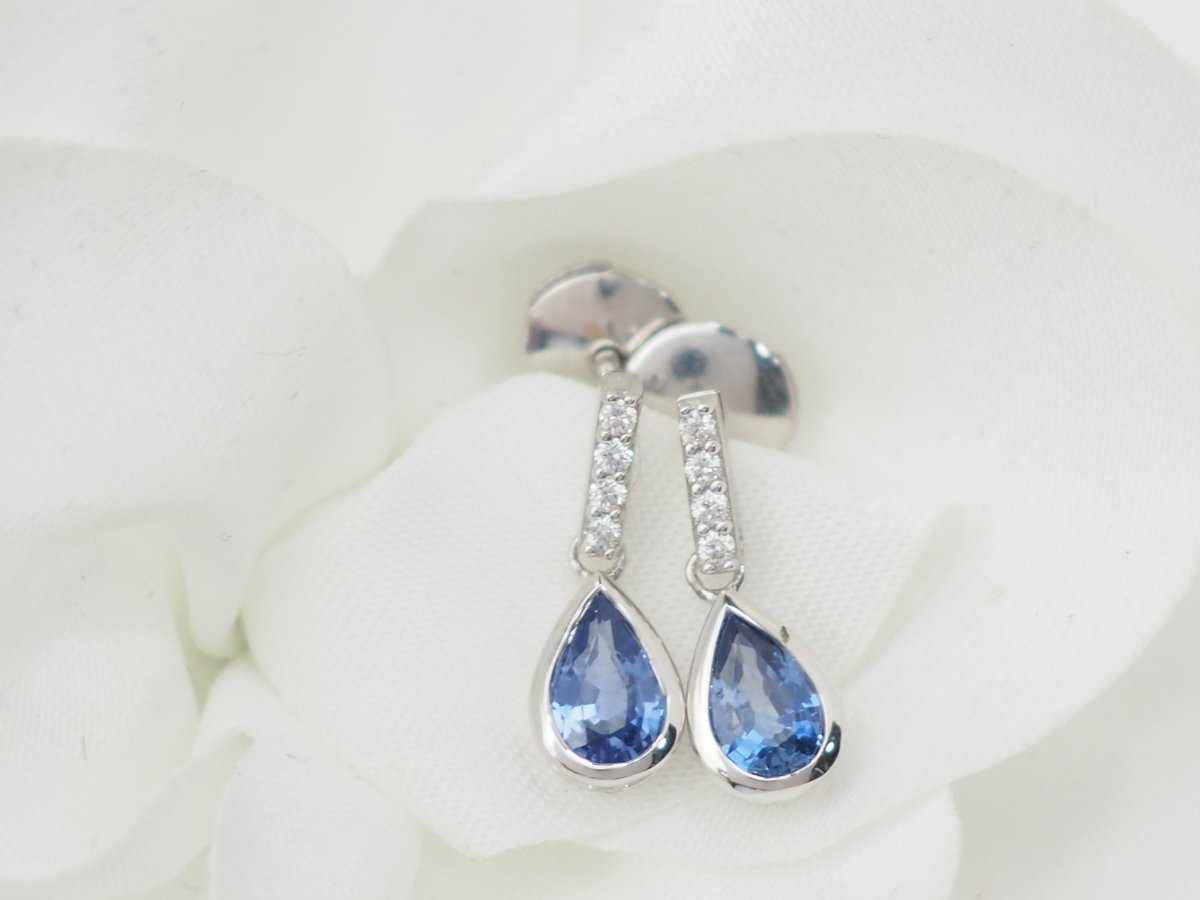Pendants d'oreilles en or blanc, saphirs et diamants - Castafiore