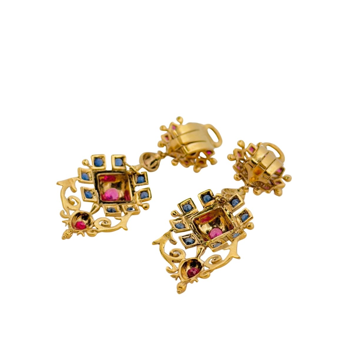 Pendants d'oreilles ZOLOTAS en or jaune, rubis et saphirs - Castafiore