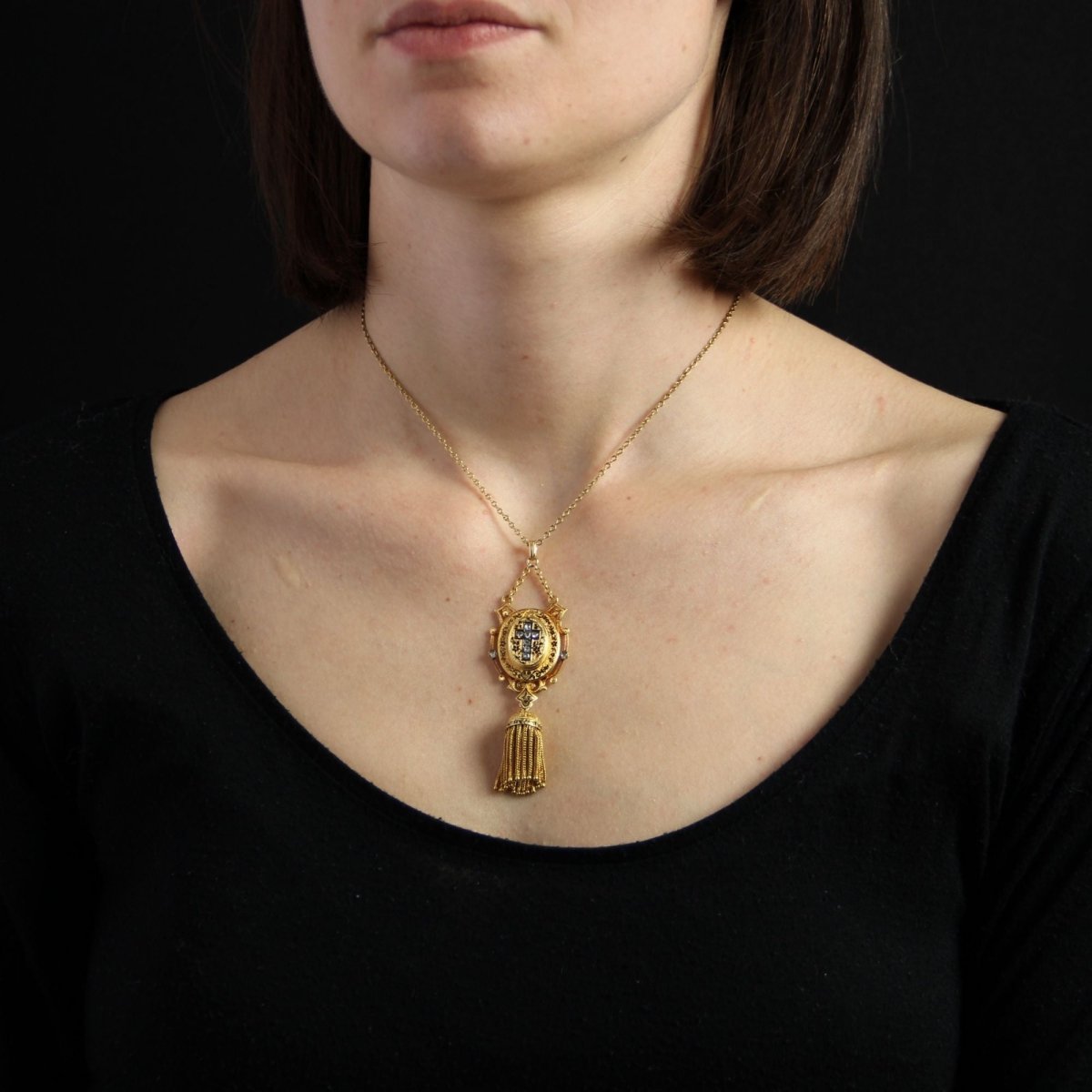 Pendentif ancien en or diamants et émail noir - Castafiore