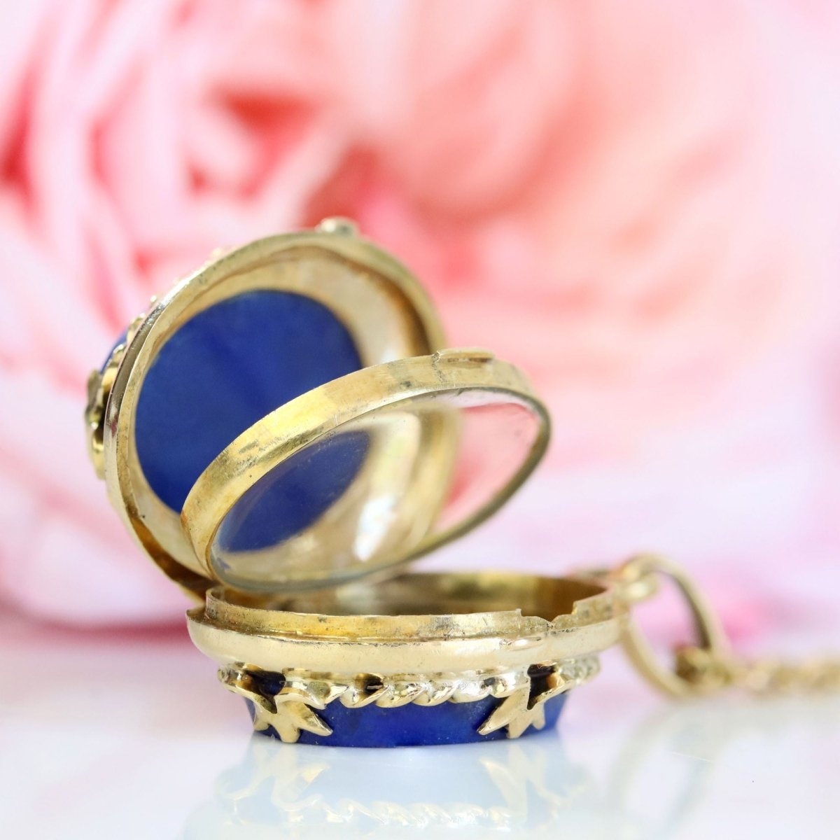 Antique lapis lazuli medallion