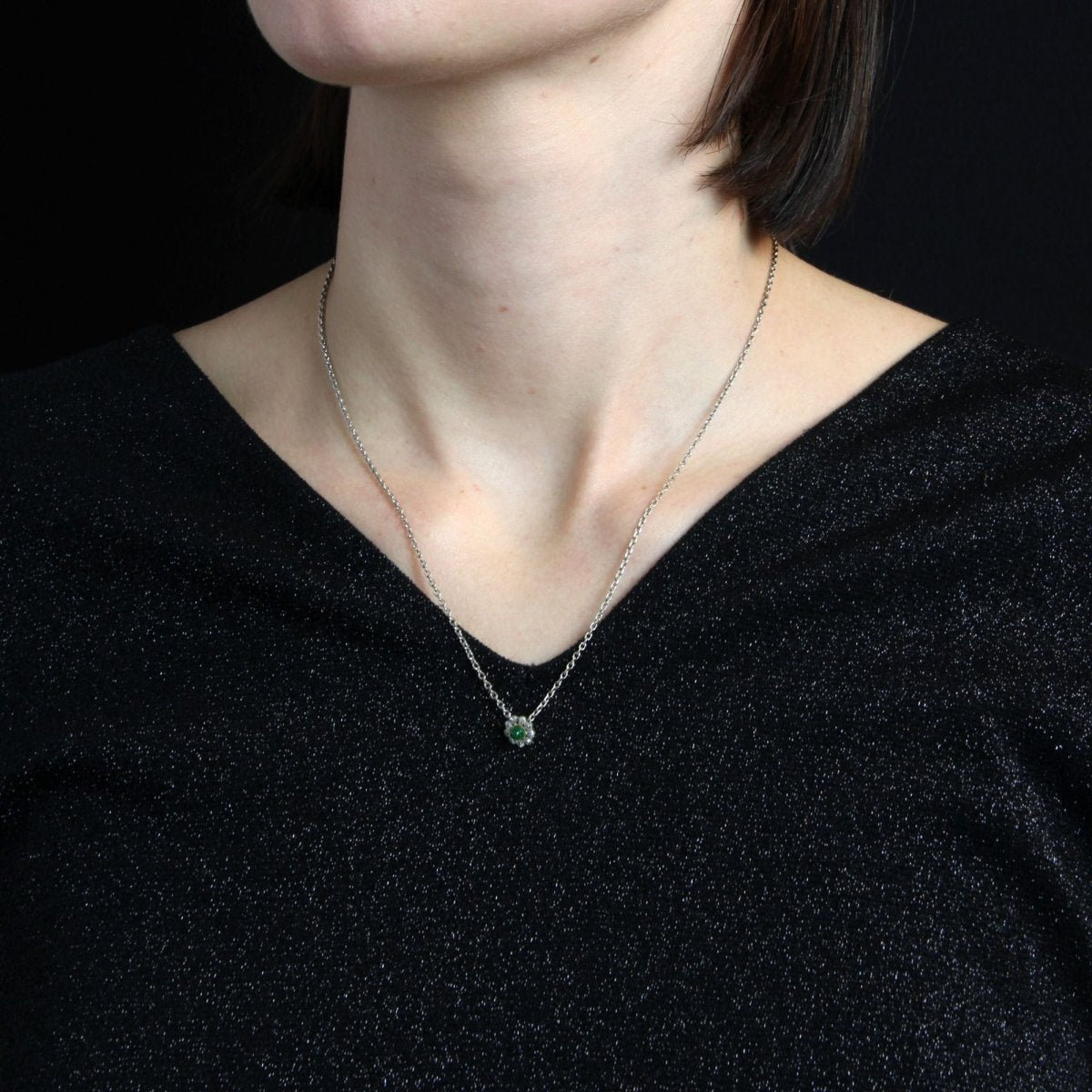 Pendentif ANCIEN Fleur en or jaune et platine émeraude cabochon et diamants - Castafiore