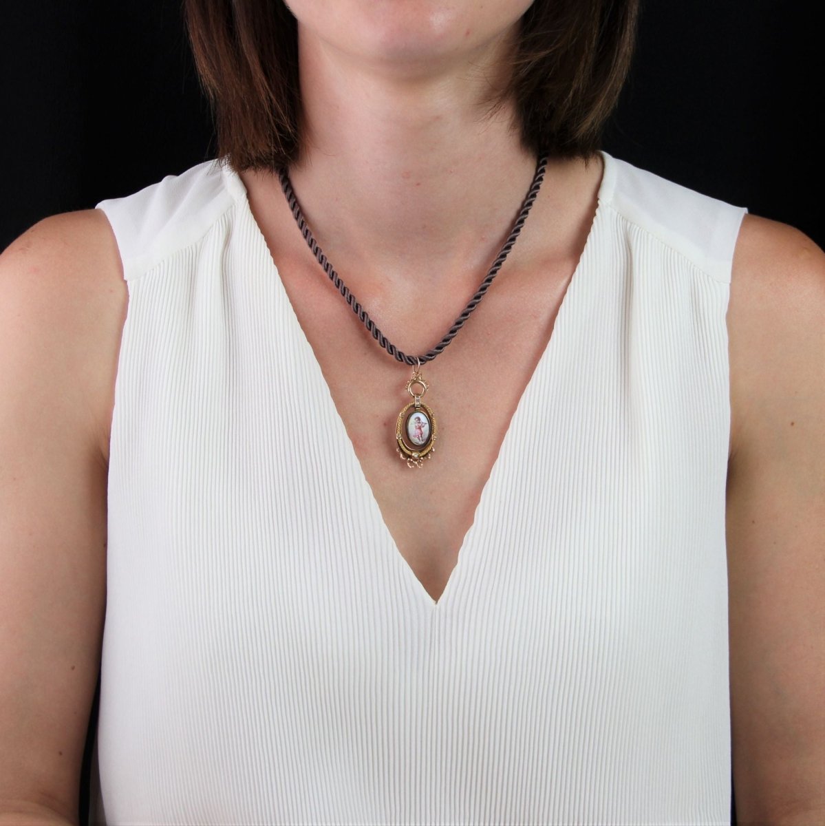 Pendentif ANCIEN Miniature en or rose et nacre - Castafiore