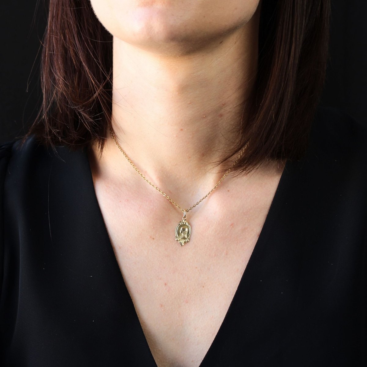 Pendentif ANCIEN Sainte thérèse en or jaune - Castafiore