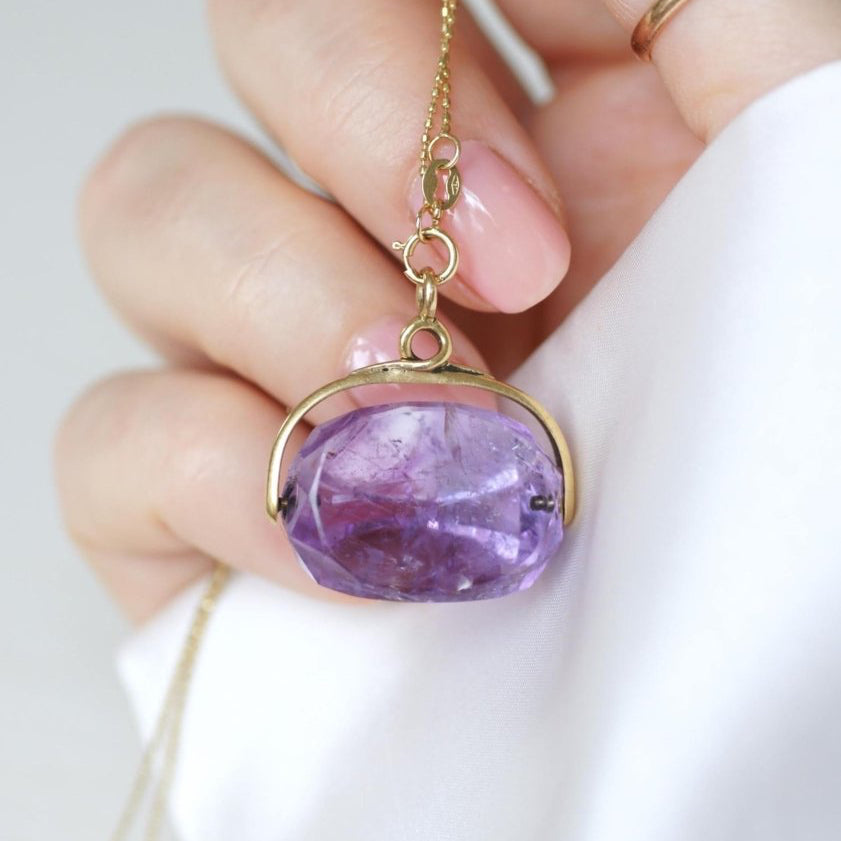 Pendentif ANCIEN Sceau pivotant en or jaune et améthyste - Castafiore