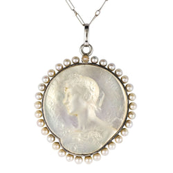 Pendentif ANONYME Médaille maille figaro en platine nacre et perles fines - Castafiore