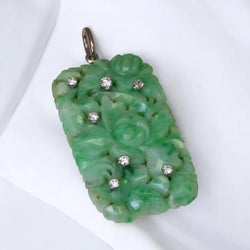 Pendentif Art Déco en or, jade sculpté et diamants. - Castafiore