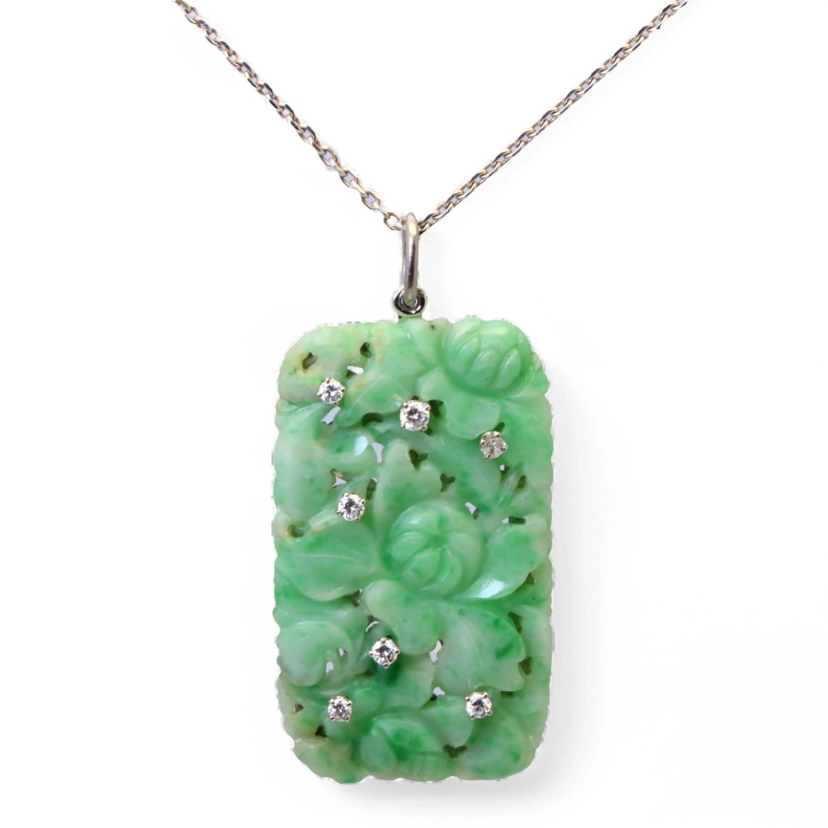Pendentif Art Déco en or, jade sculpté et diamants. - Castafiore
