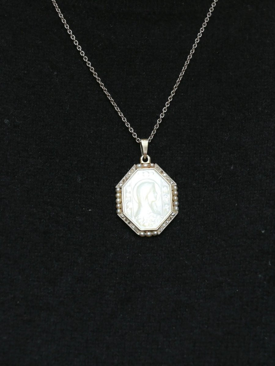 Pendentif Art Deco or blanc nacre diamants perles fines - Castafiore