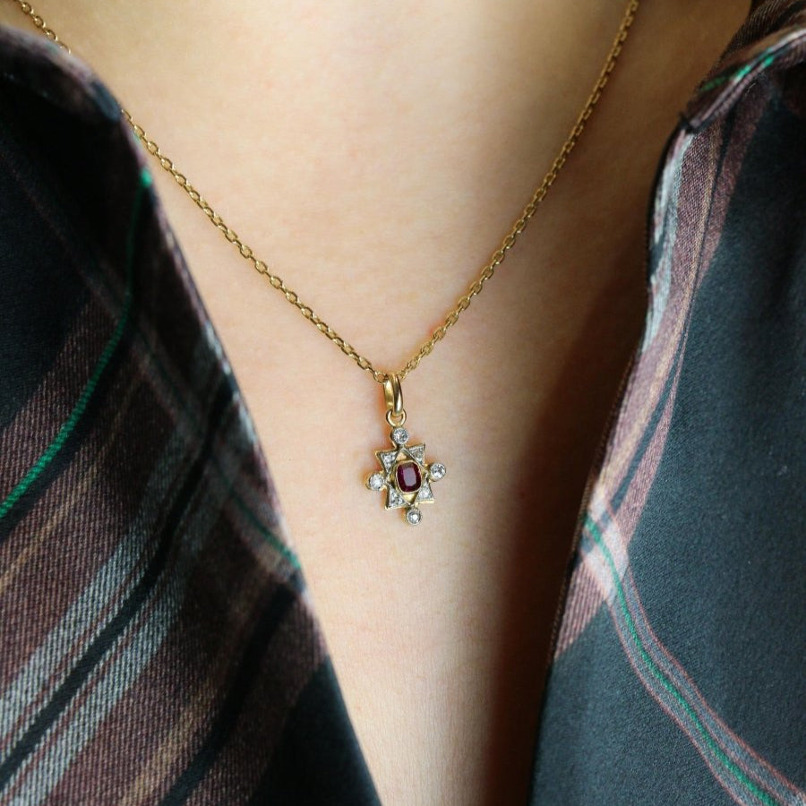 Pendentif Art Deco or jaune diamants rubis - Castafiore