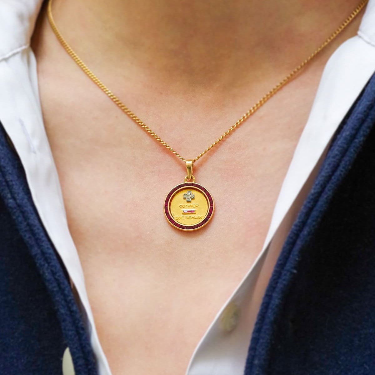 Pendentif AUGIS "Halo" en or jaune, or blanc, rubis et diamants - Castafiore