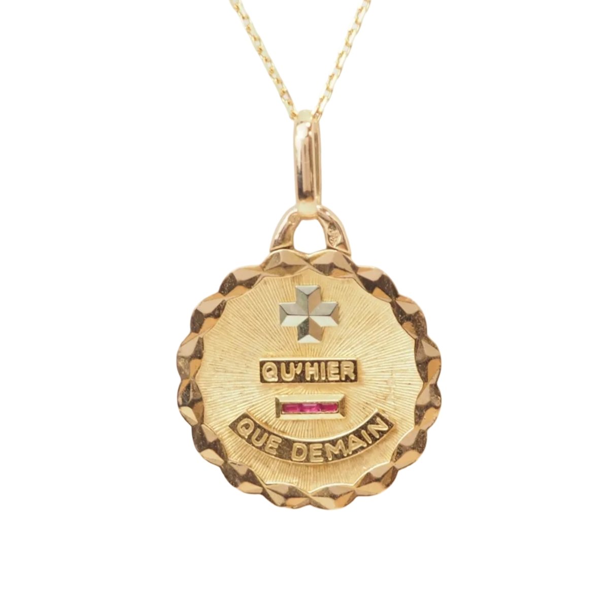 Pendentif AUGIS "Plus qu'hier, moins que demain" en or jaune et rubis - Castafiore
