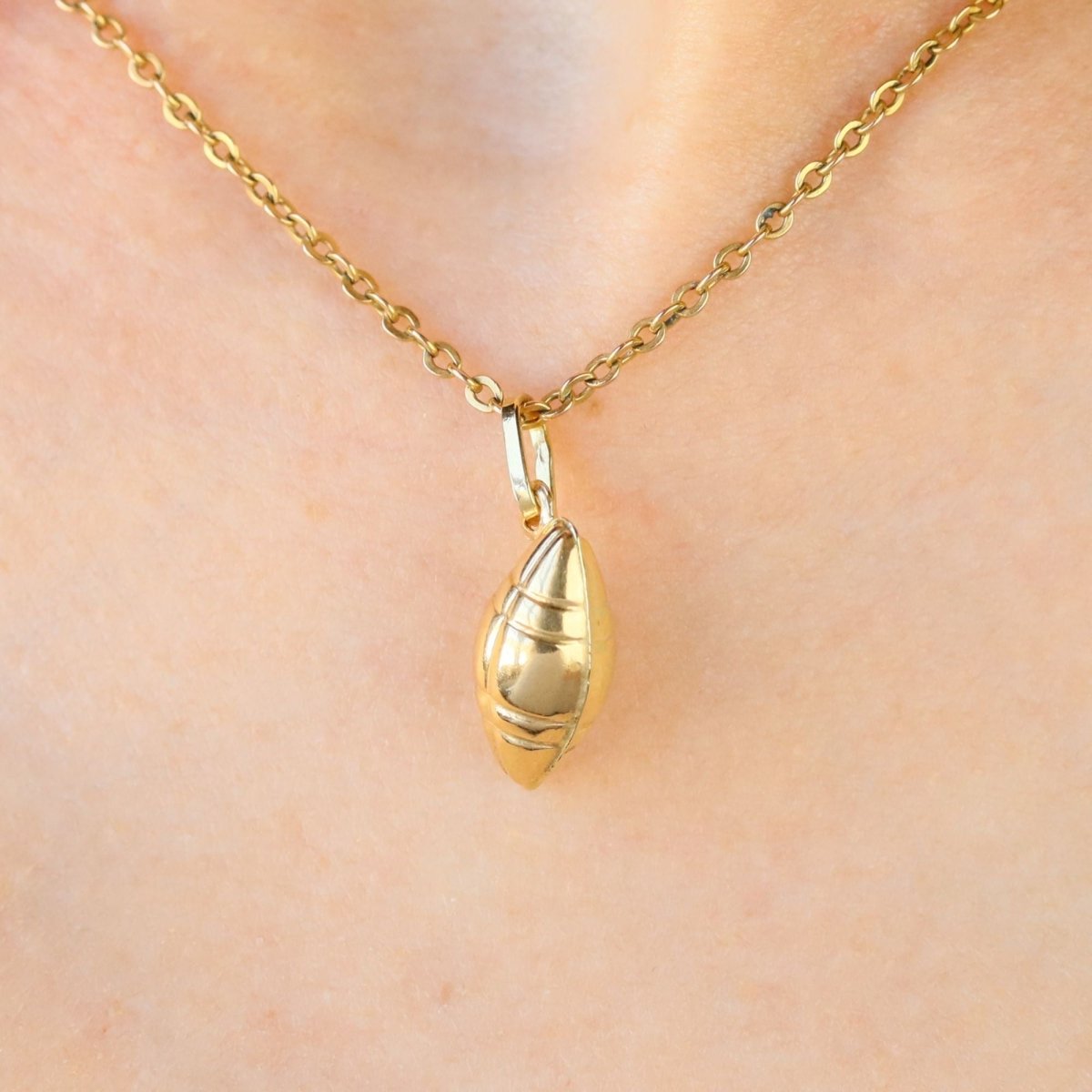 Pendant yellow gold american soccer