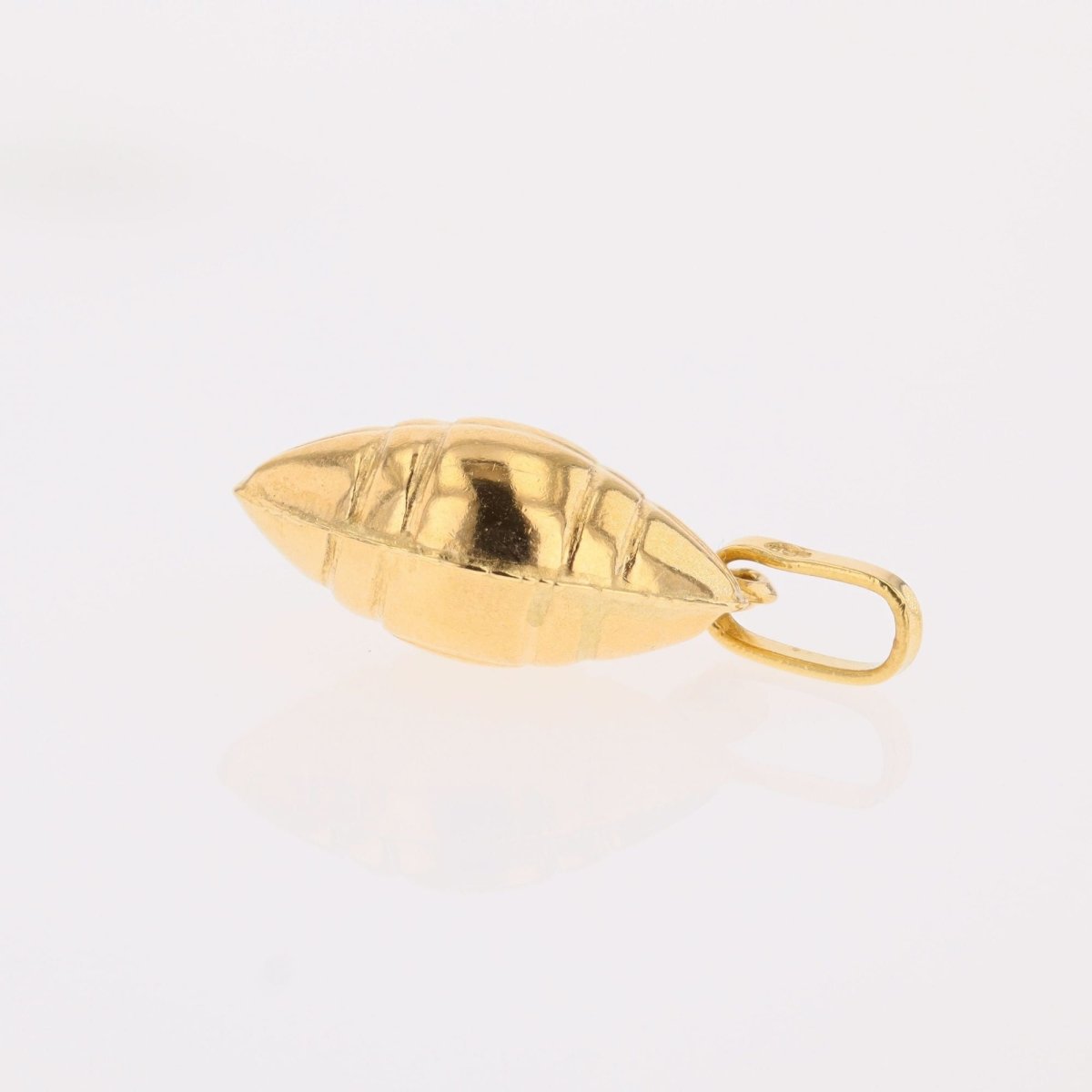 Pendant yellow gold american soccer