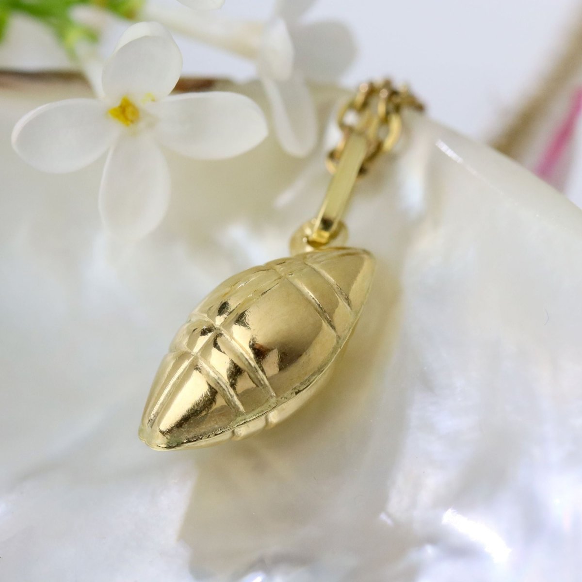 Pendant yellow gold american soccer