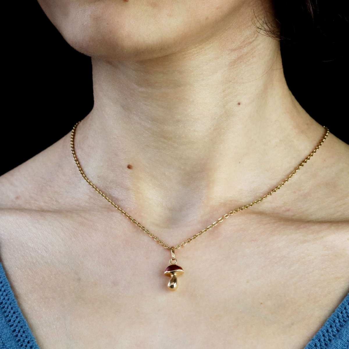 Pendant charm yellow gold enameled mushroom
