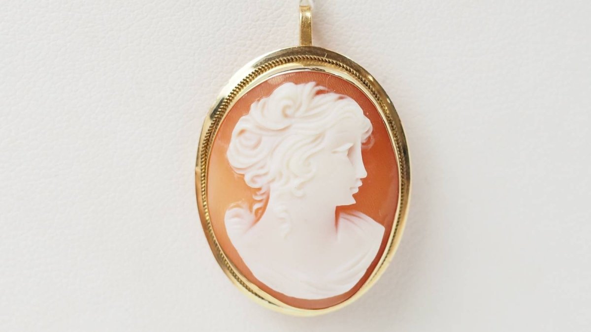 Pendentif - broche ancien en or jaune et camée - Castafiore