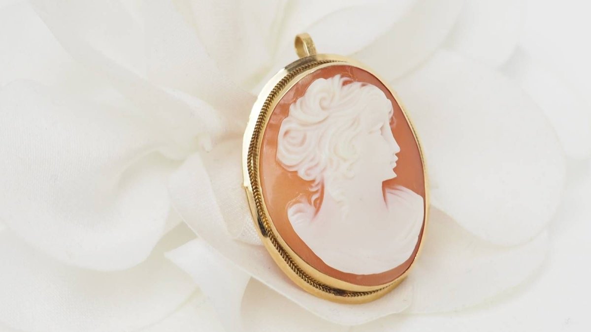 Pendentif - broche ancien en or jaune et camée - Castafiore