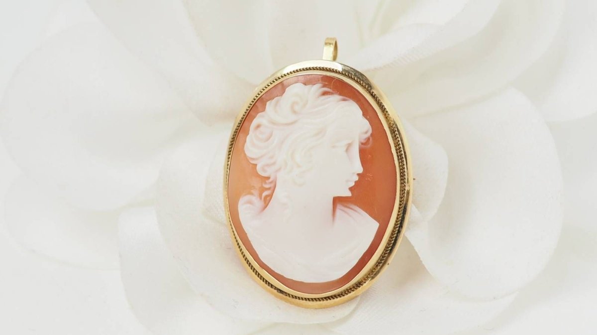 Pendentif - broche ancien en or jaune et camée - Castafiore