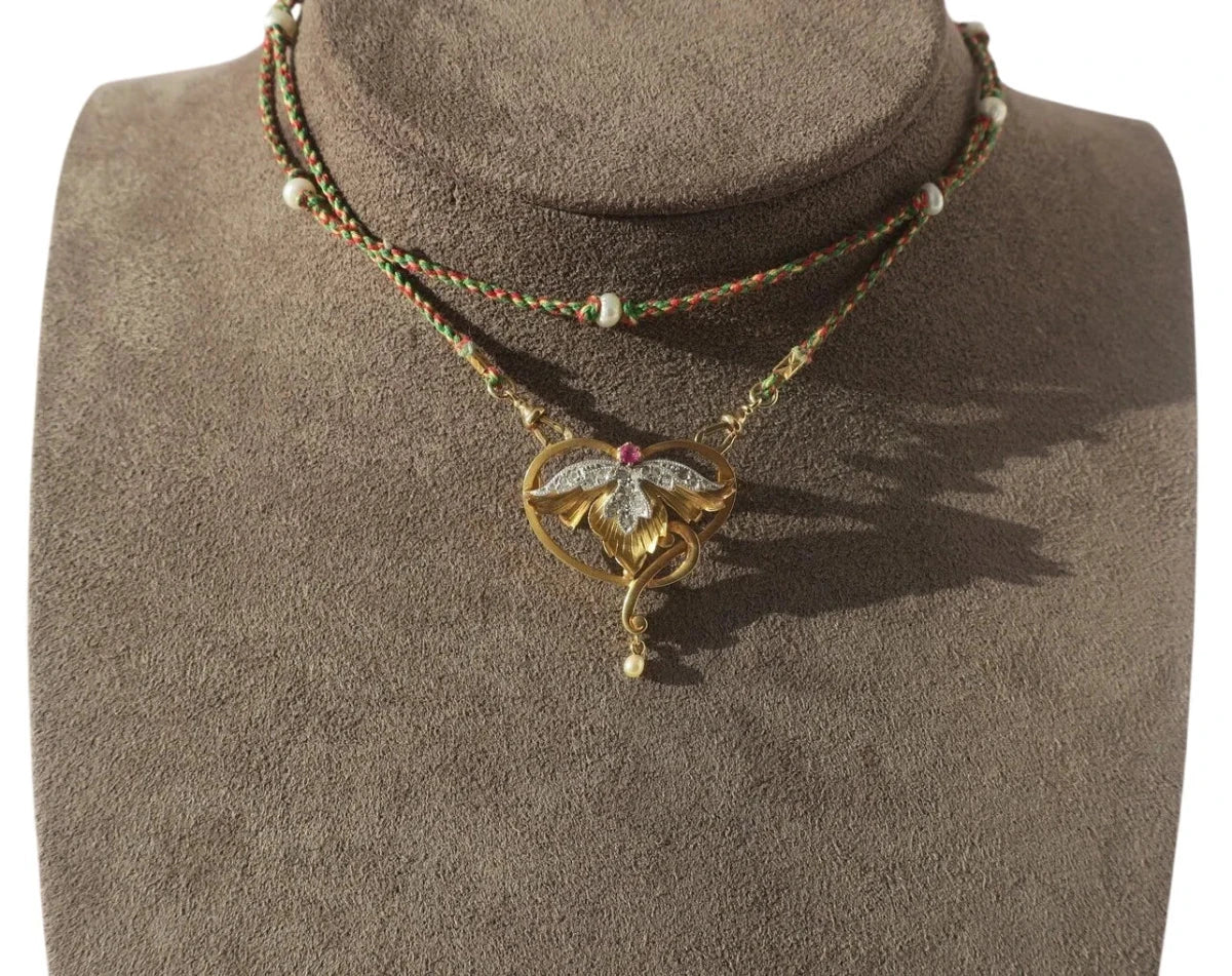 Pendentif broche Art Nouveau Rubis Diamants Perle fine Or rose 18 carats et Platine - Castafiore