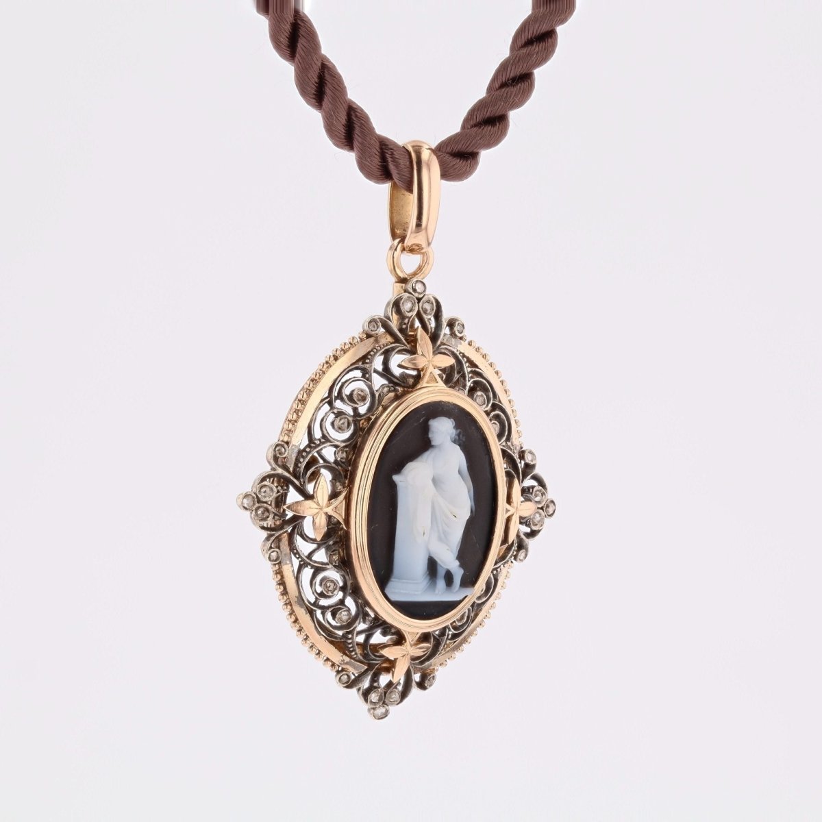 Antique cameo and brooch pendant diamonds cut in pink