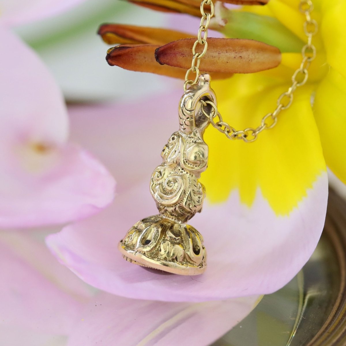 Pendentif cachet en or jaune et verre - Castafiore