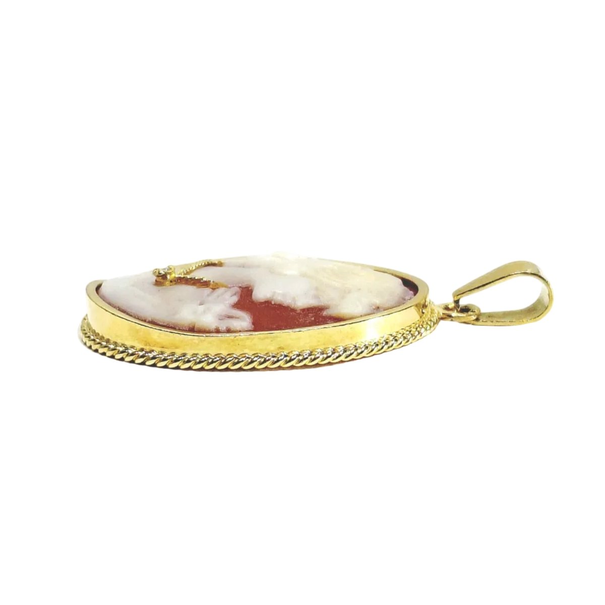 Pendentif Camée en or jaune, coquillage, et diamant - Castafiore