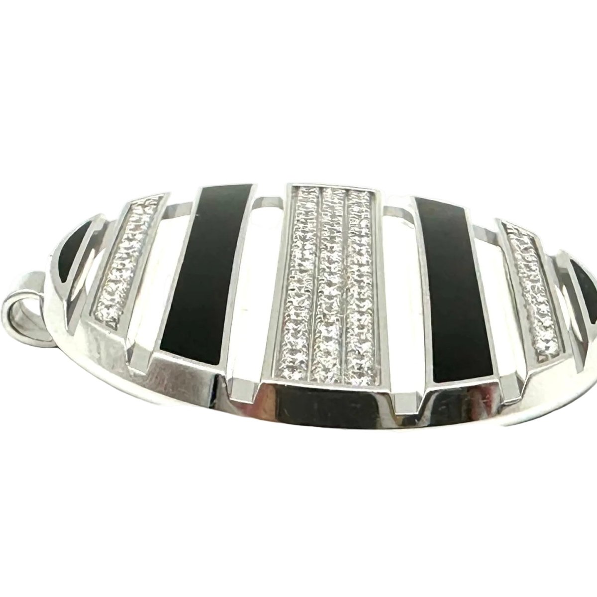 Pendentif CHAUMET "Class One Croisière" en or blanc, émail, caoutchouc et diamants - Castafiore