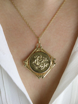 Pendentif Chimère Art Nouveau or jaune nacre - Castafiore