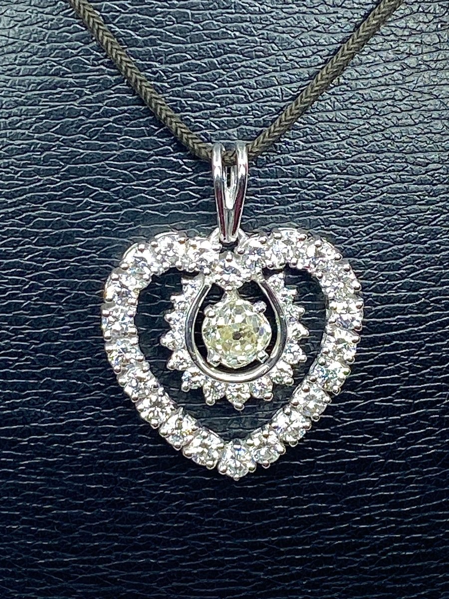 Pendentif coeur en or blanc 18 carats serti de diamants - Castafiore