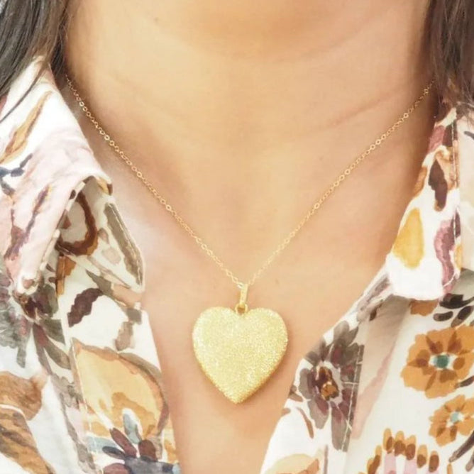 Pendentif Coeur sablé de Carolina BUCCI en or jaune - Castafiore