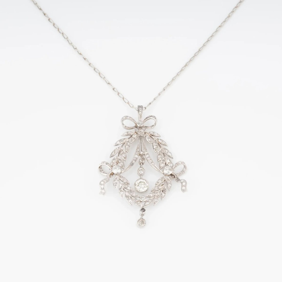 Pendentif corbeille en diamant et platine - Castafiore