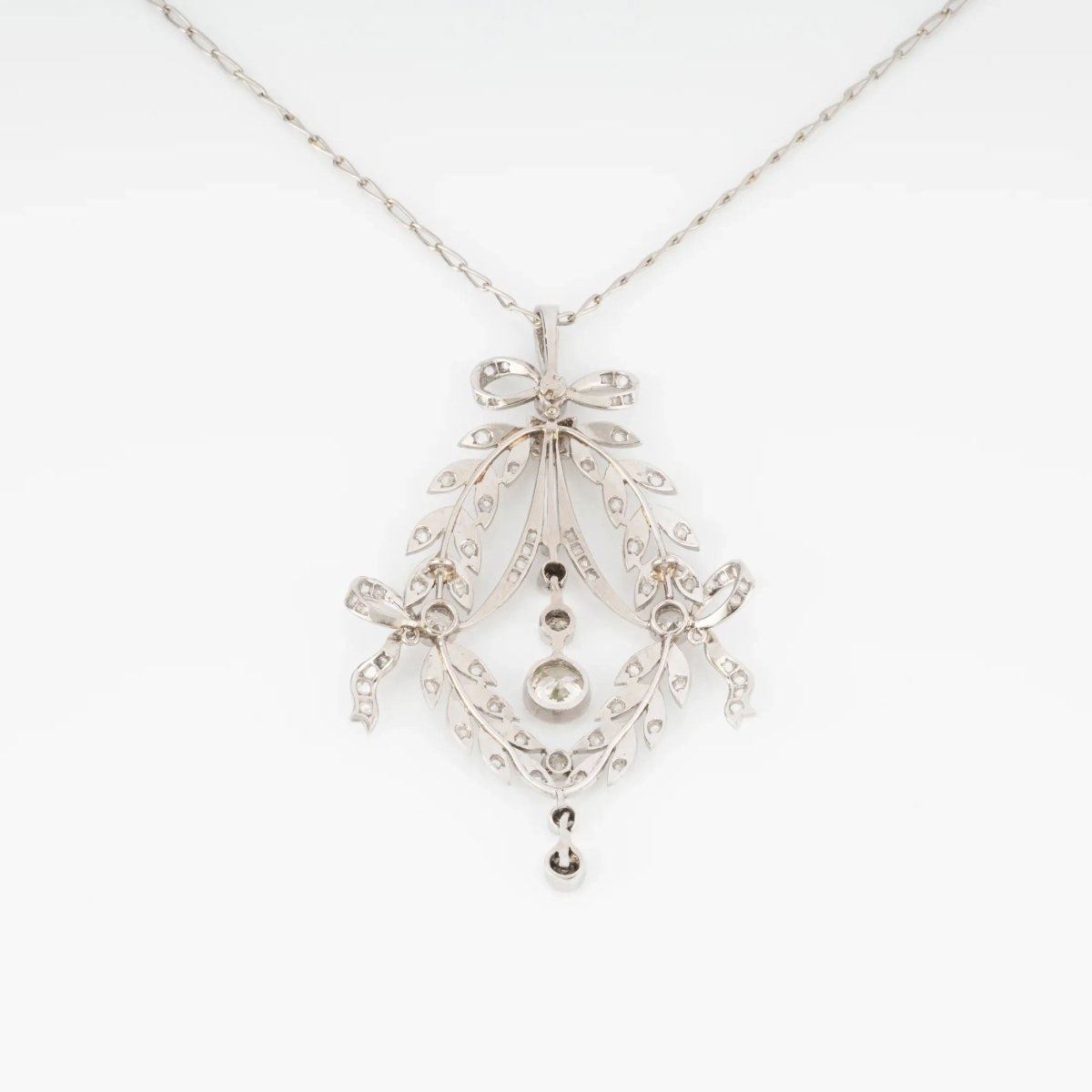 Pendentif corbeille en diamant et platine - Castafiore