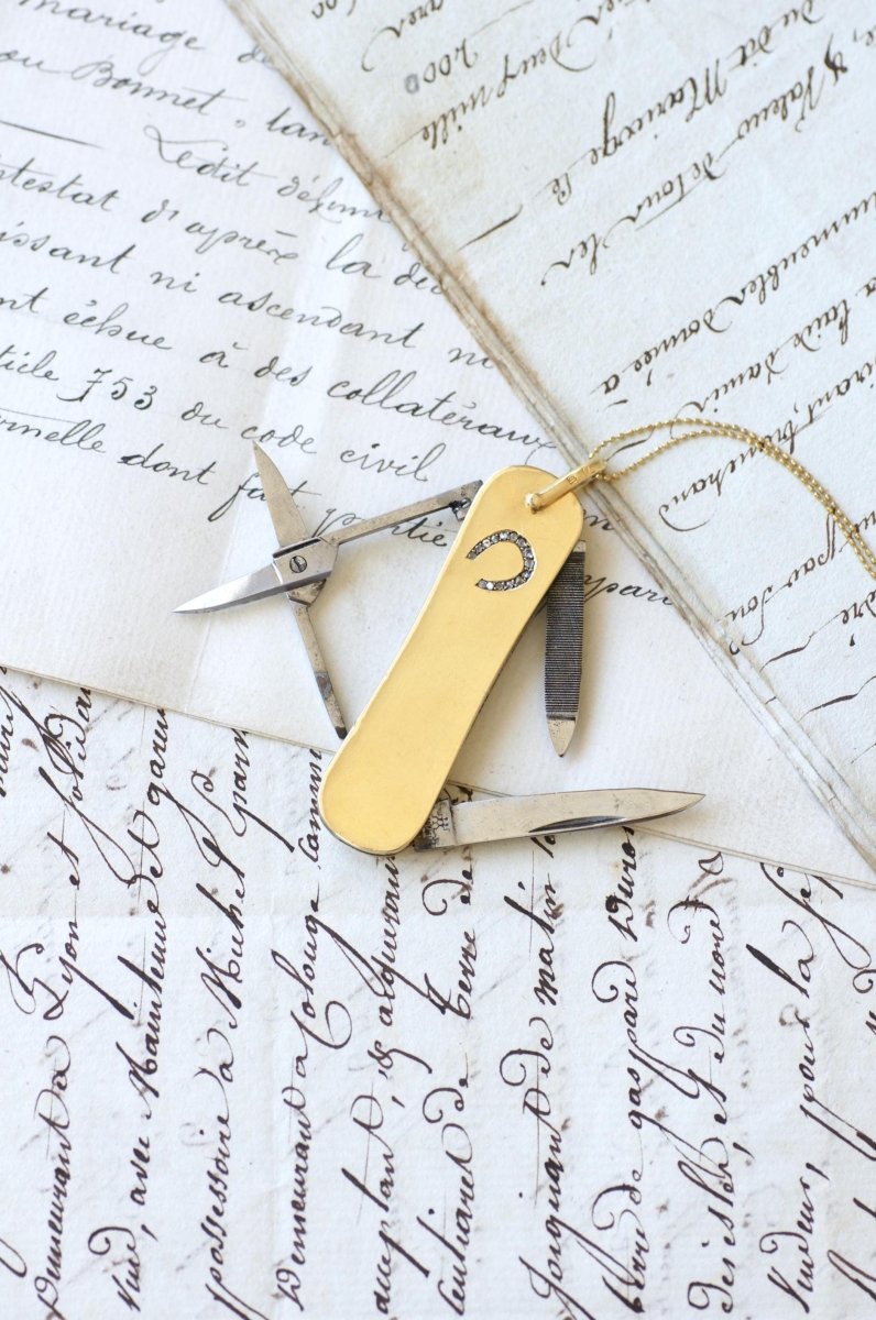 Pendentif Couteau Suisse Fer à Cheval Diamant sur Or Jaune JA Henckels - Castafiore