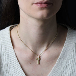 Pendentif CROIX Concave en or jaune et diamants - Castafiore