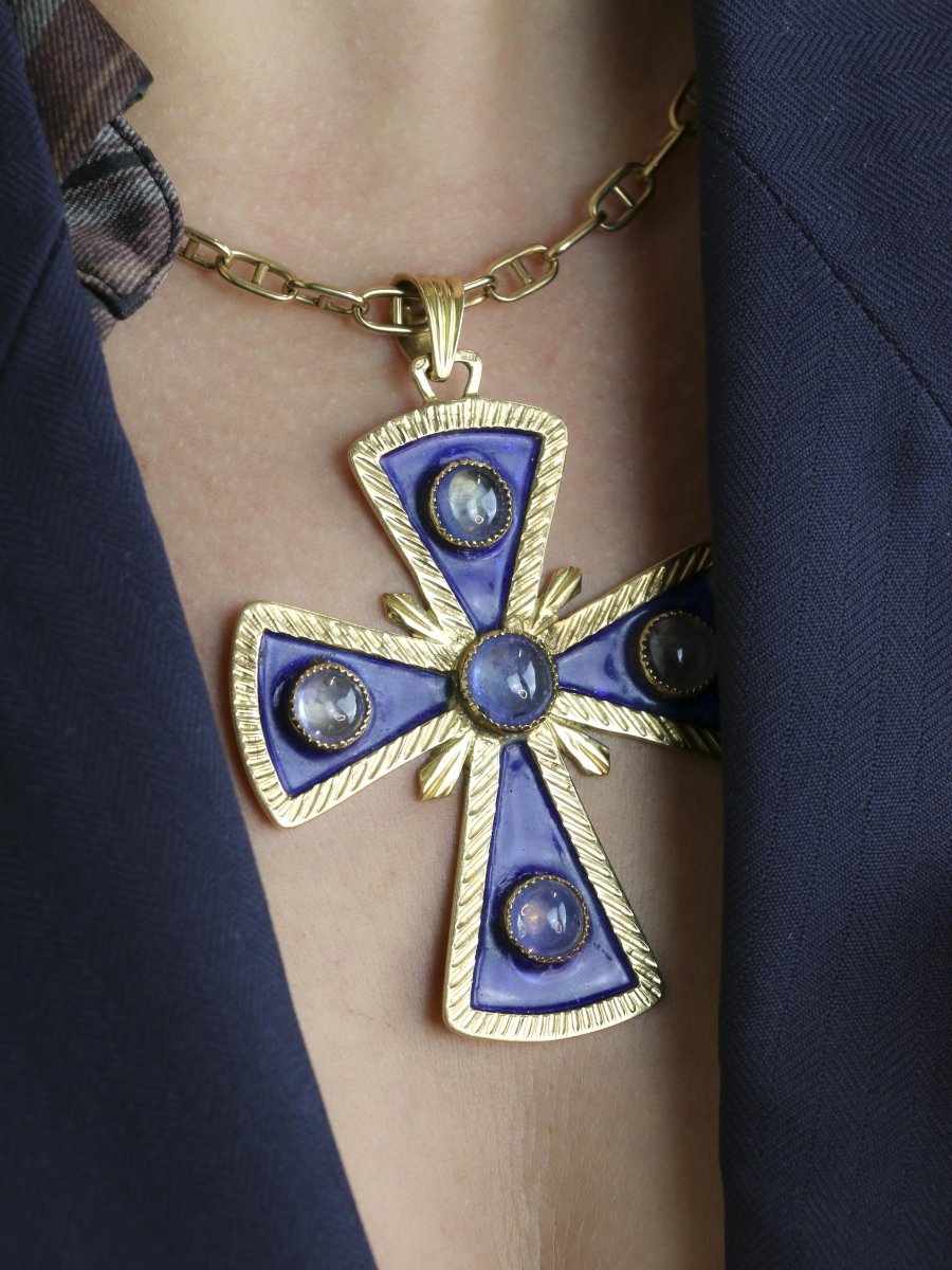 Pendentif croix pectorale or jaune émail cabochons de saphirs - Castafiore