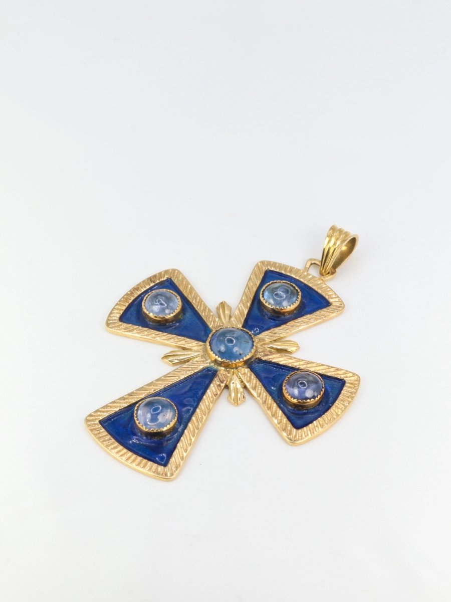 Pendentif croix pectorale or jaune émail cabochons de saphirs - Castafiore