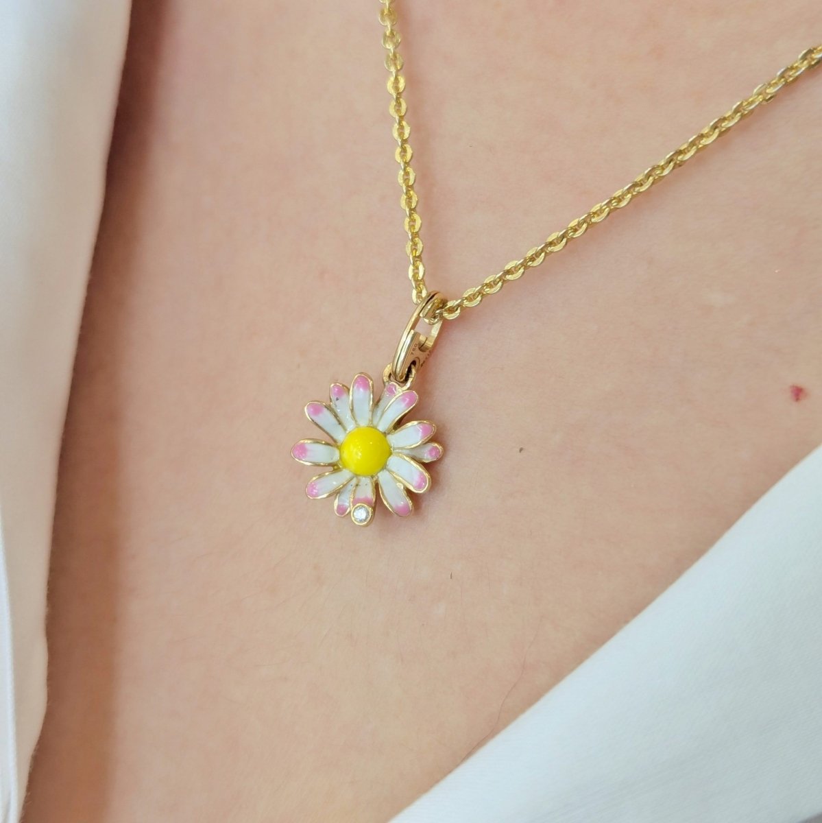 Pendentif DIOR "Diorette" en or jaune, émail et diamant - Castafiore