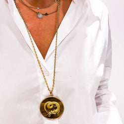 Pendentif Dragon en or jaune, œil - de - tigre et émail - Castafiore