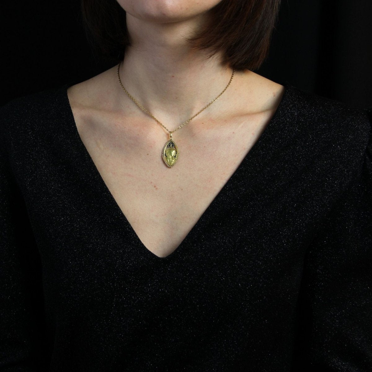 Pendentif DROPSY Médaille navette en or jaune et perles fines - Castafiore