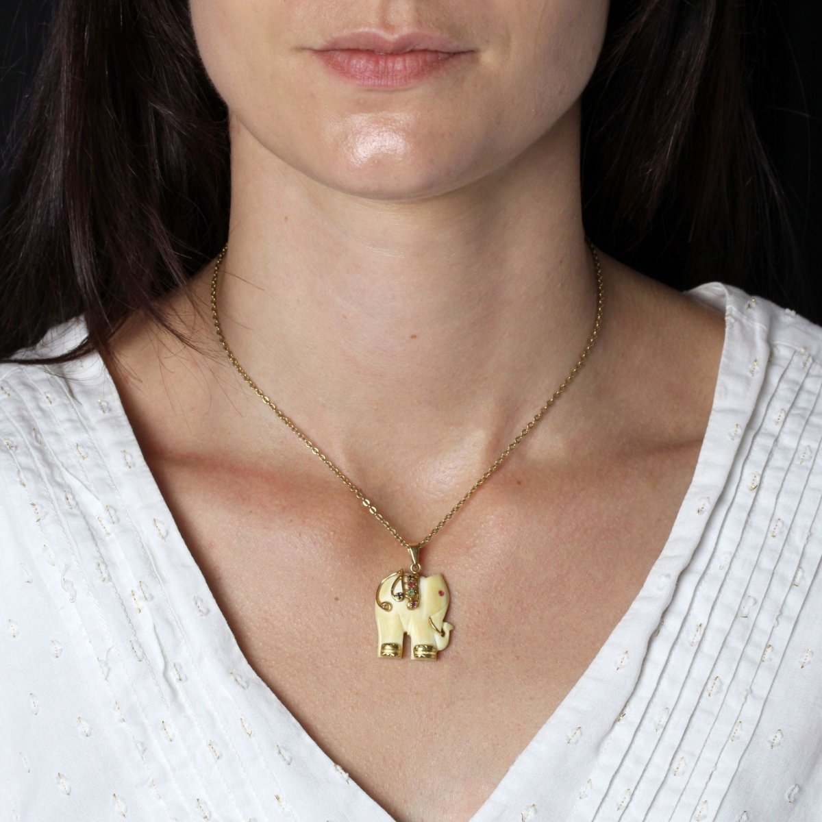 Pendentif ÉLÉPHANT en or jaune et pierres précieuses - Castafiore