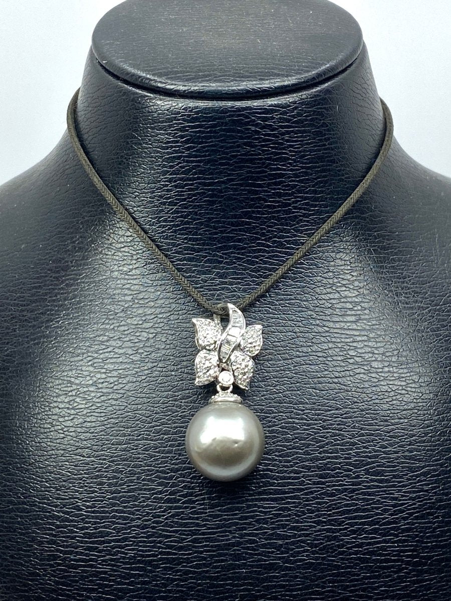 Pendentif en or blanc 18 carats, perle de Tahiti et diamants - Castafiore
