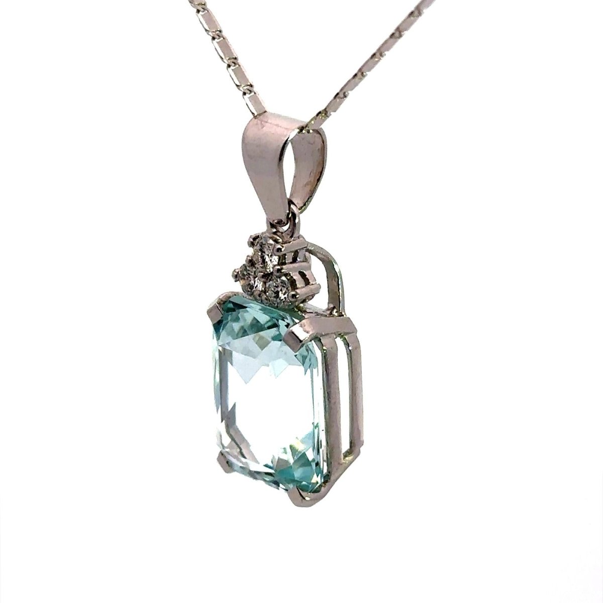 Pendentif en or blanc, aigue - marine et diamants - Castafiore