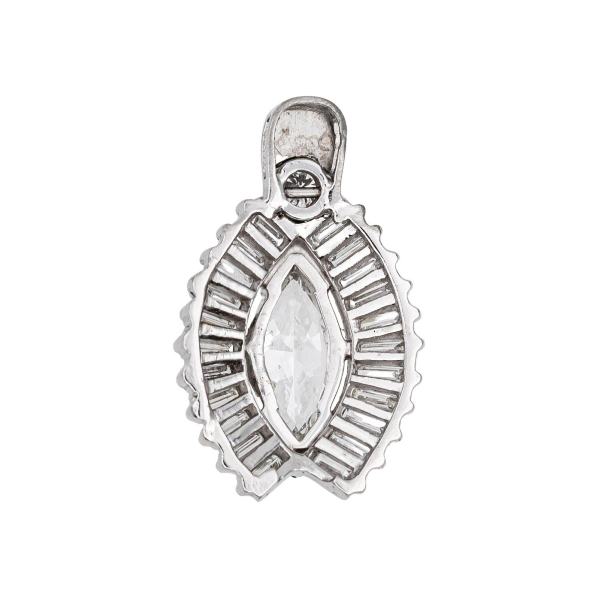 White gold pendant diamond