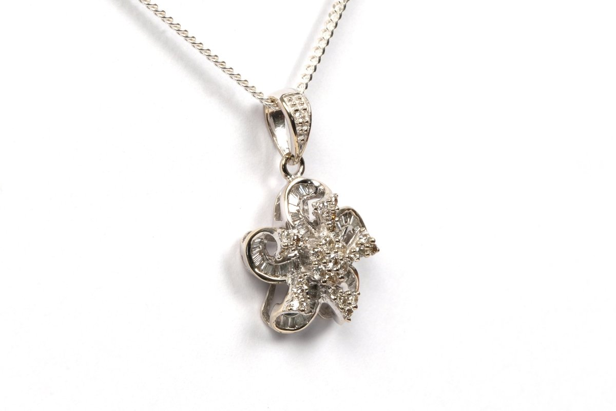 Pendentif en or blanc et diamants - Castafiore