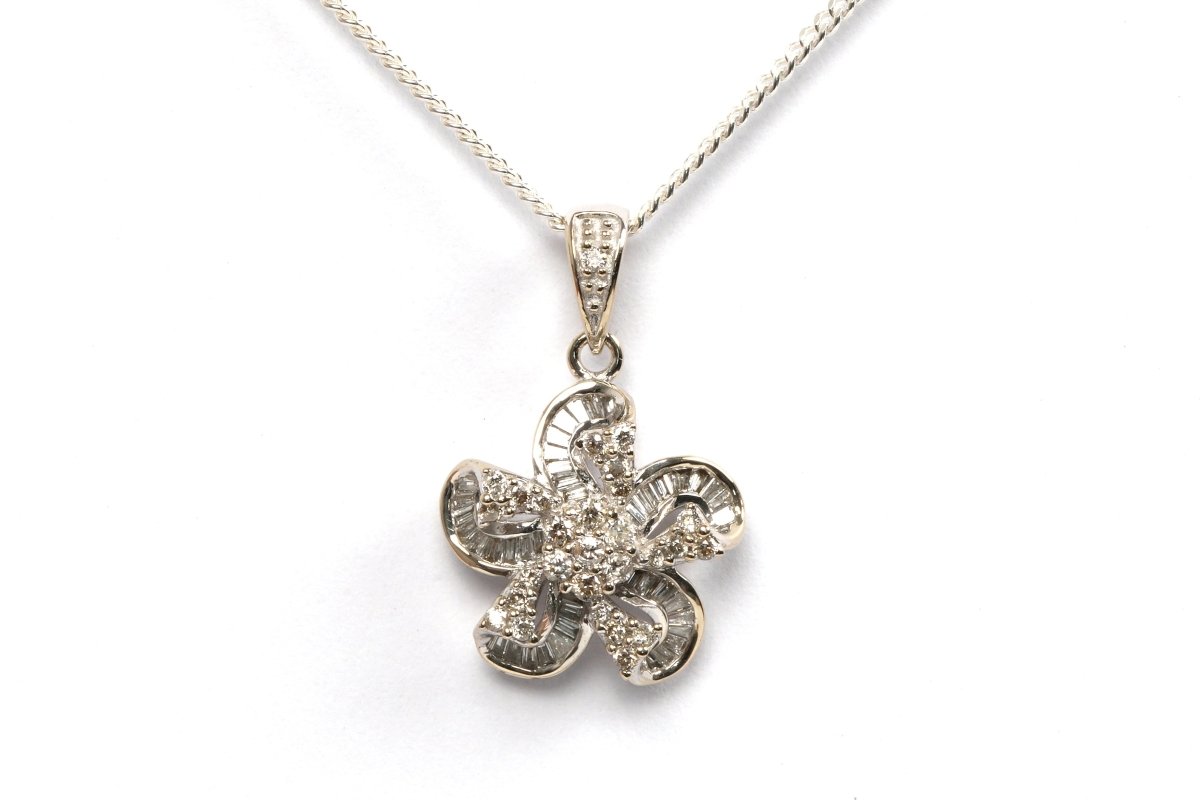 Pendentif en or blanc et diamants - Castafiore
