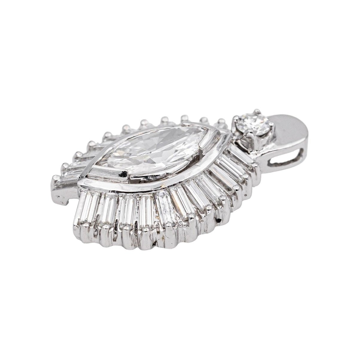 White gold pendant diamond